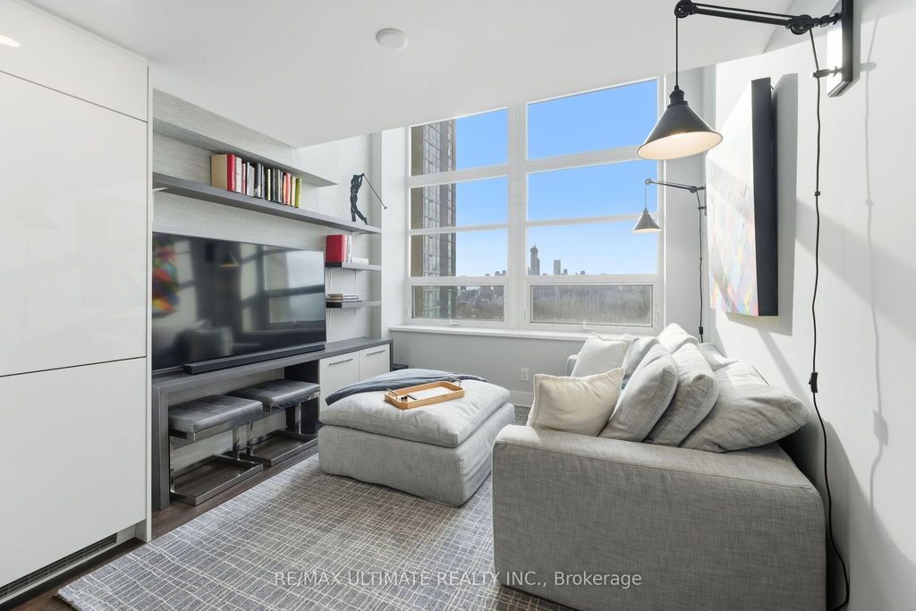 Photo of 111 St Clair Avenue W #811, Toronto, ON M4V 1N5 (MLS # C12794038)