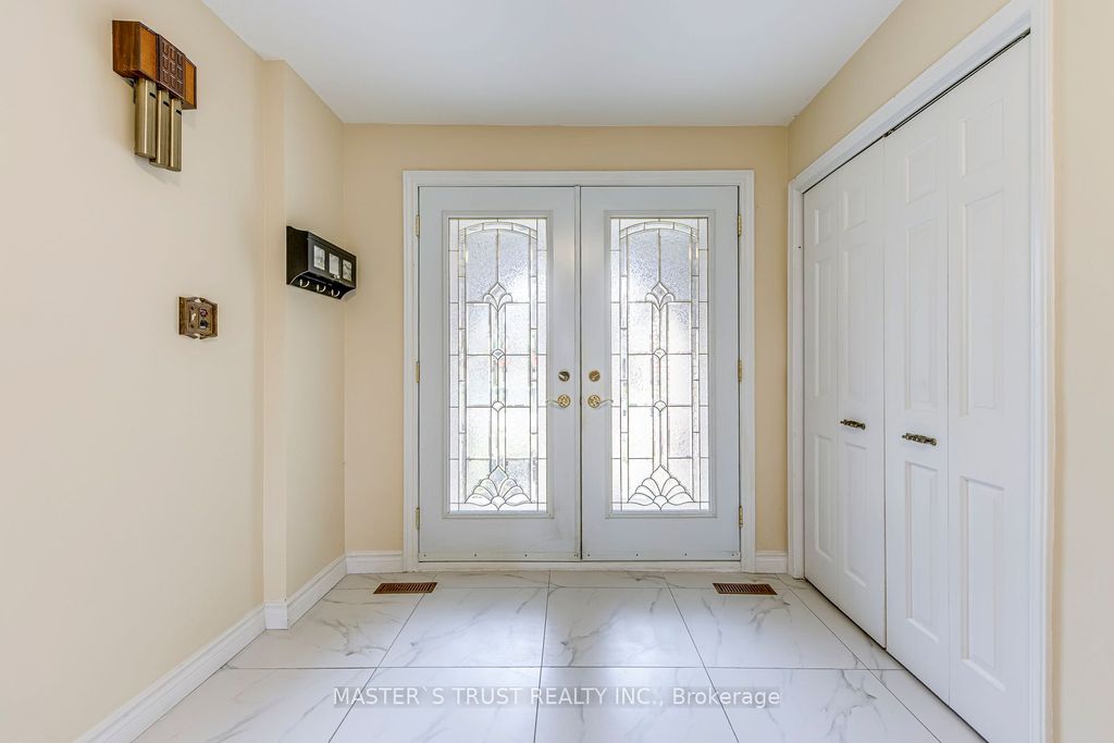 Photo of 2591 Robin Drive, Mississauga, ON L5K 2G2 (MLS # W12952008)