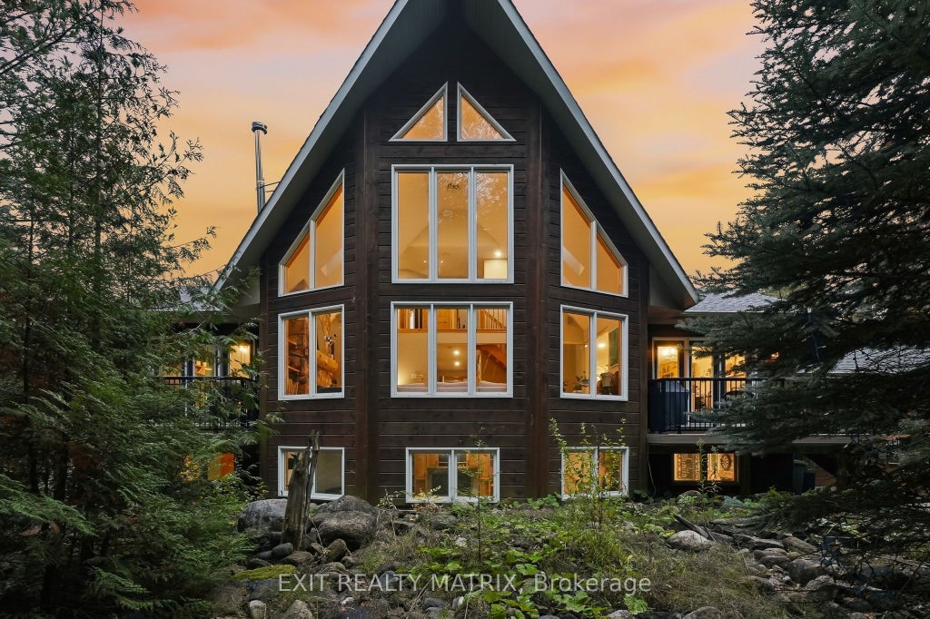 Photo of 8010 Iveson Drive, Greely - Metcalfe - Osgoode - Vernon and Area, ON K0A 2P0 (MLS # X13888710)