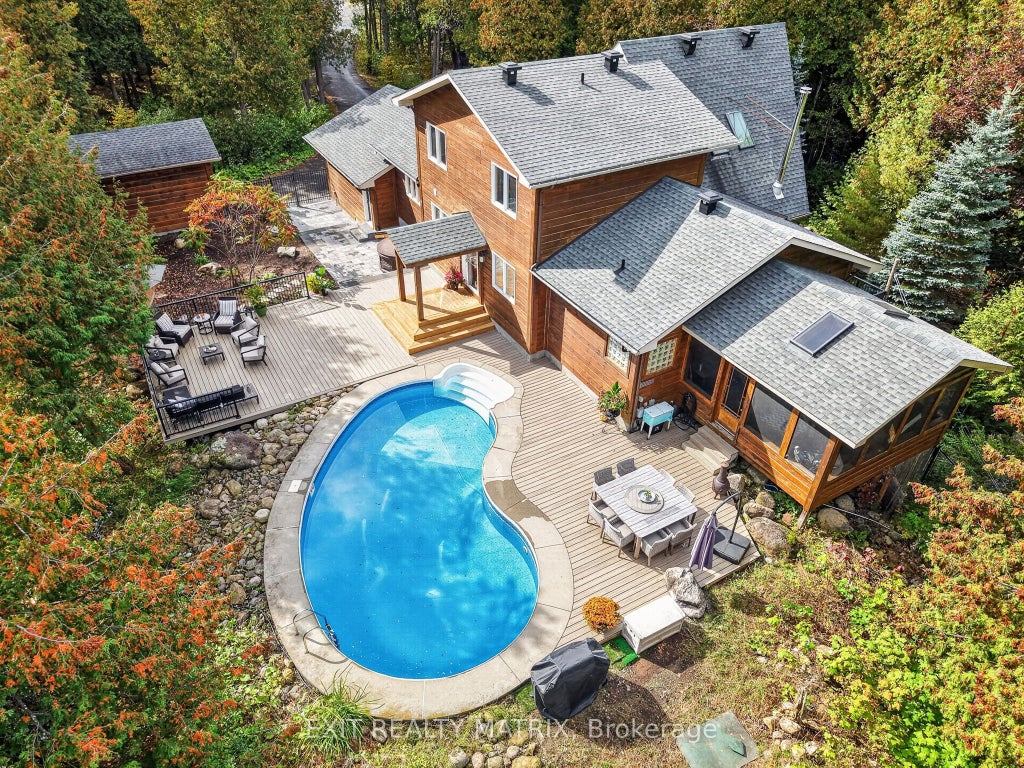 Photo of 8010 Iveson Drive, Greely - Metcalfe - Osgoode - Vernon and Area, ON K0A 2P0 (MLS # X13888710)