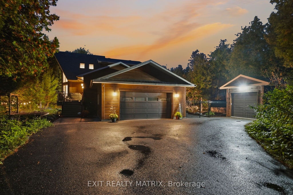 Photo of 8010 Iveson Drive, Greely - Metcalfe - Osgoode - Vernon and Area, ON K0A 2P0 (MLS # X13888710)