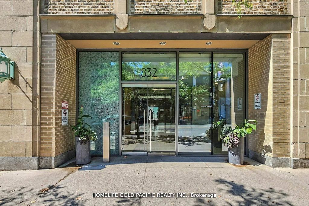 Photo of 832 Bay Street #1202, Toronto, ON M5S 1Z6 (MLS # C13027850)