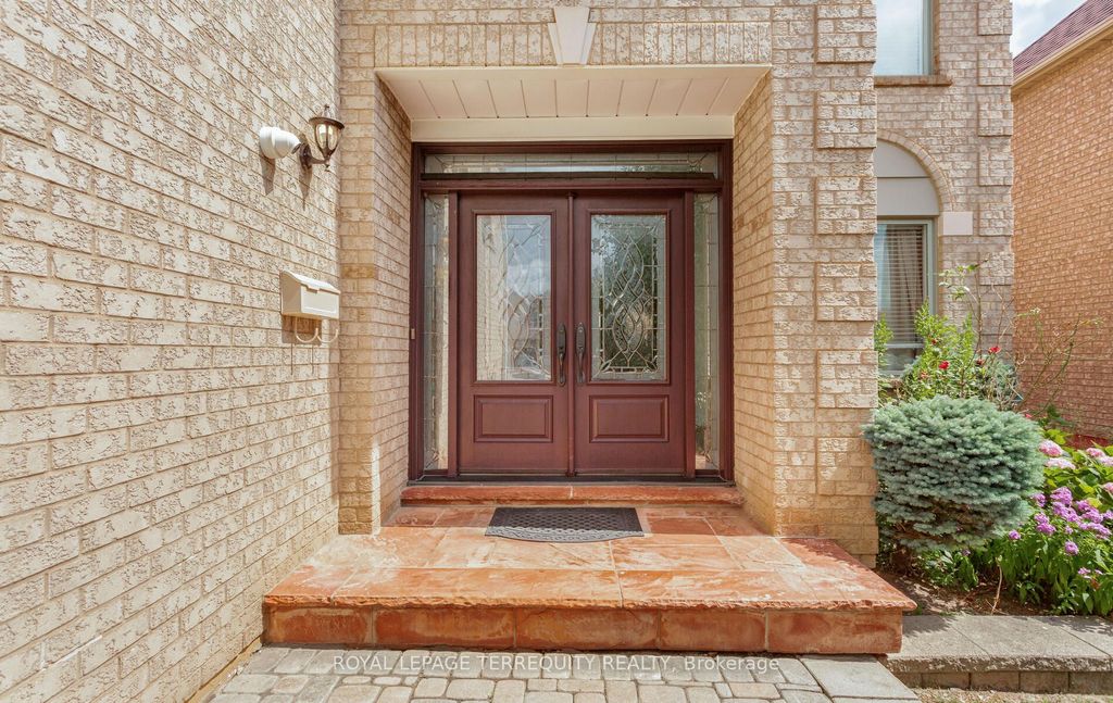 Photo of 5839 Fieldon Road, Mississauga, ON L5M 5K3 (MLS # W12654042)