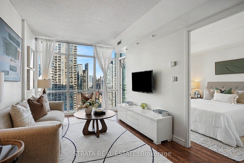 Photo of 15 Fort York Boulevard #2708, Toronto, ON M5V 3Y4 (MLS # C13861402)