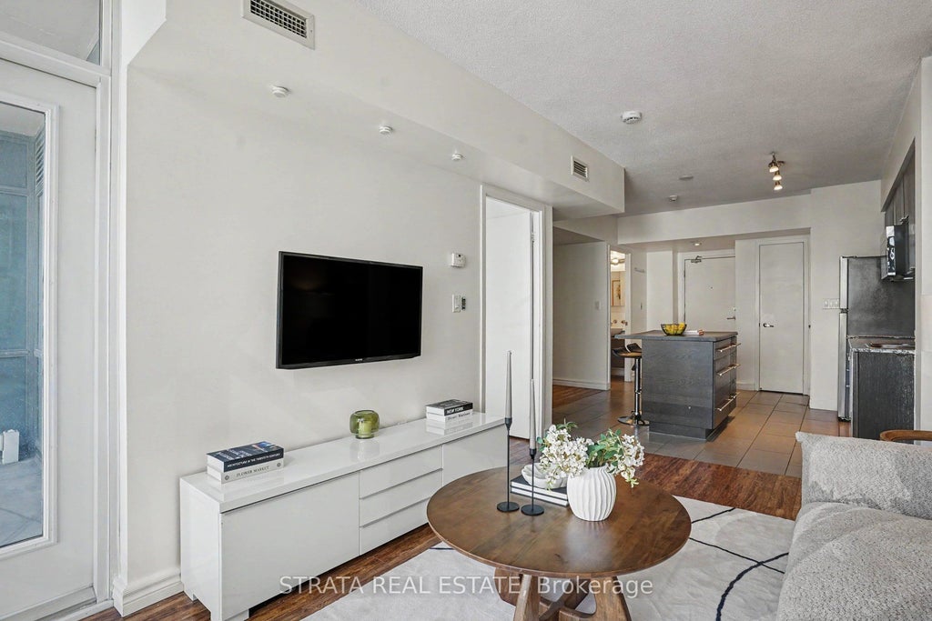 Photo of 15 Fort York Boulevard #2708, Toronto, ON M5V 3Y4 (MLS # C13861402)