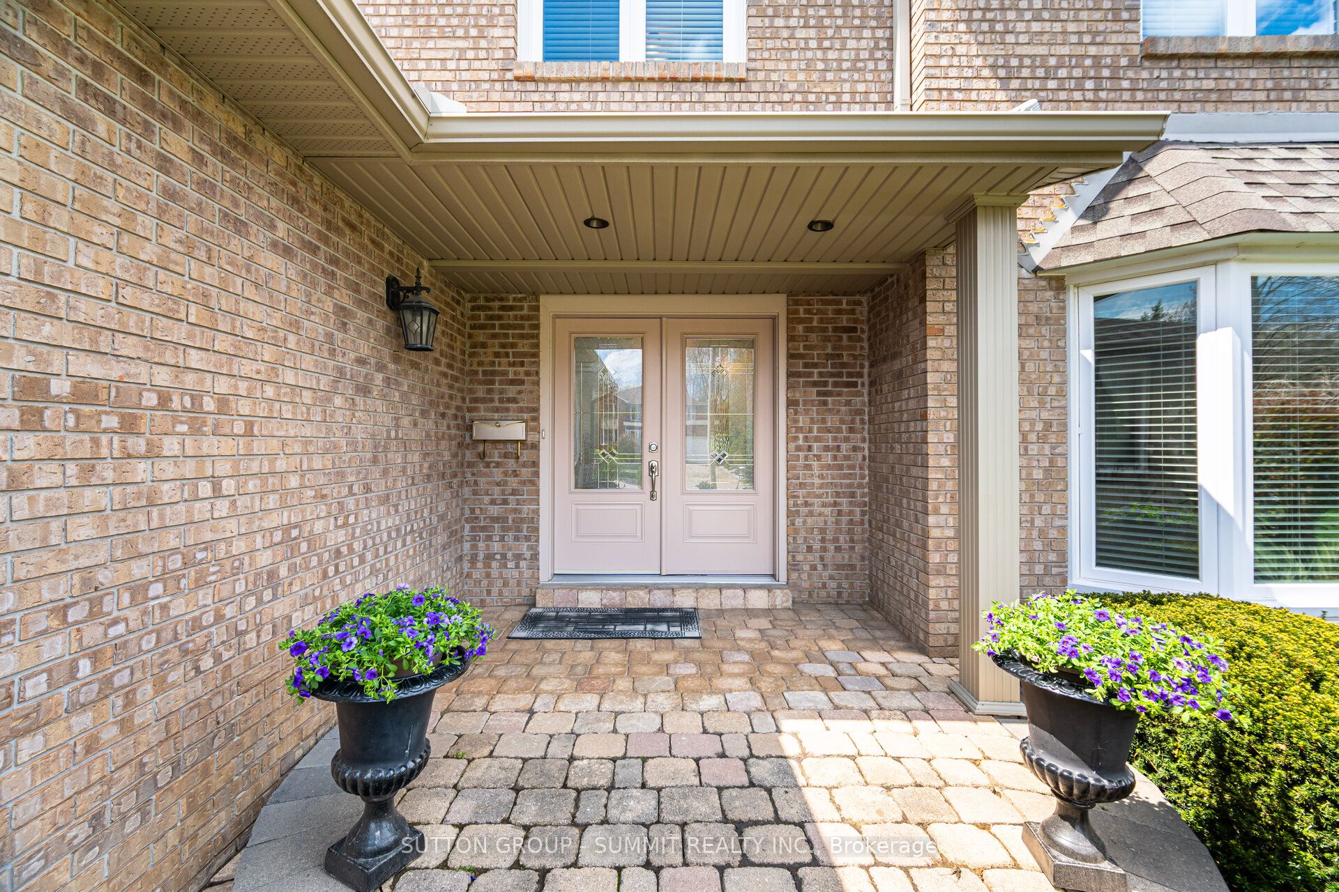 1245 SAGINAW Crescent