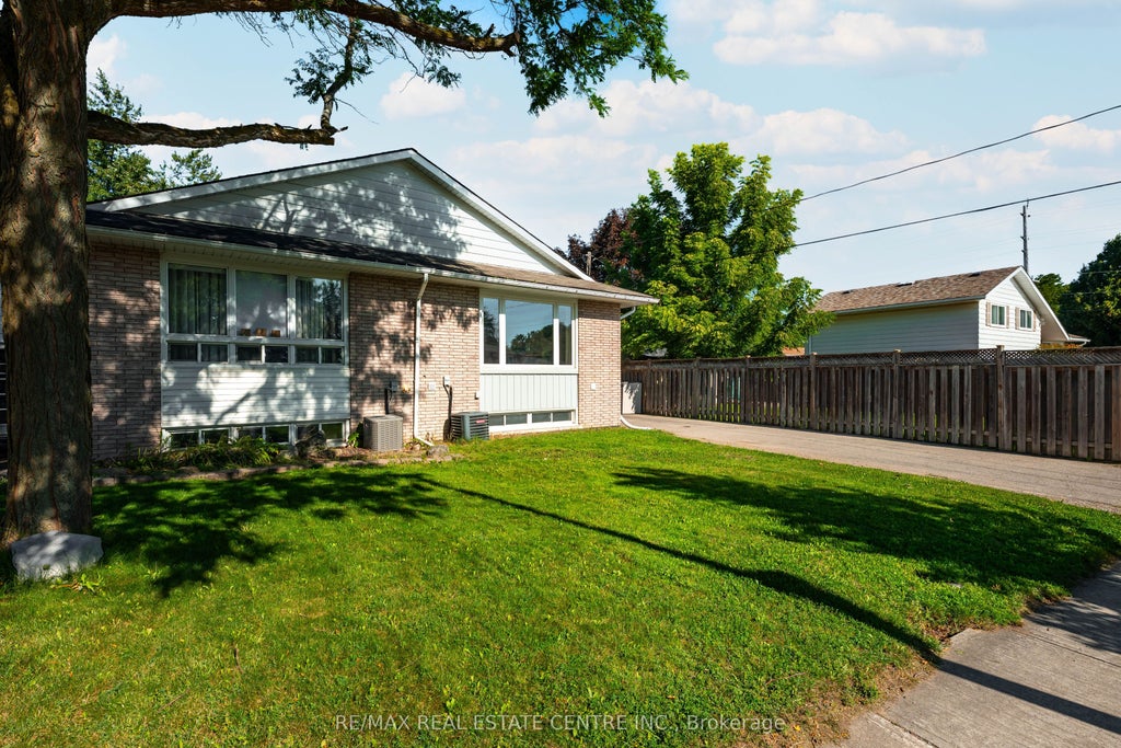 Photo of 7 Madison Avenue, Orangeville, ON L9W 1R9 (MLS # W13777000)