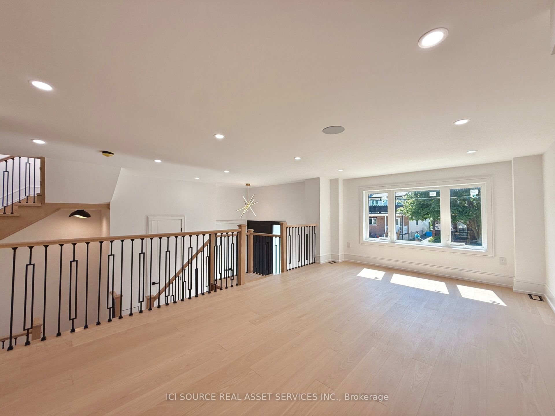 21 Vanbrugh Avenue