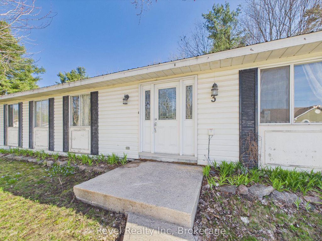 Photo of 3 Wellington Street, Bracebridge, ON P1L 1E8 (MLS # X13053256)