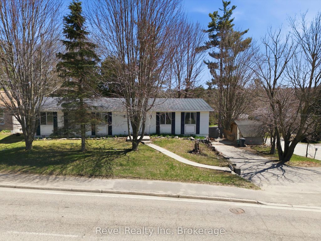 Photo of 3 Wellington Street, Bracebridge, ON P1L 1E8 (MLS # X13053256)