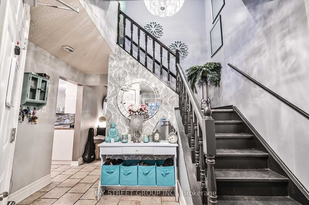 Photo of 39 Barrington Crescent, Brampton, ON L6Z 1N2 (MLS # W12764768)