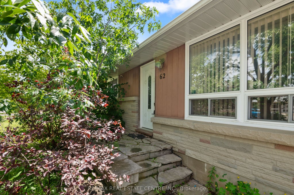 Photo of 62 Elizabeth Street, Orangeville, ON L9W 1C6 (MLS # W13831808)