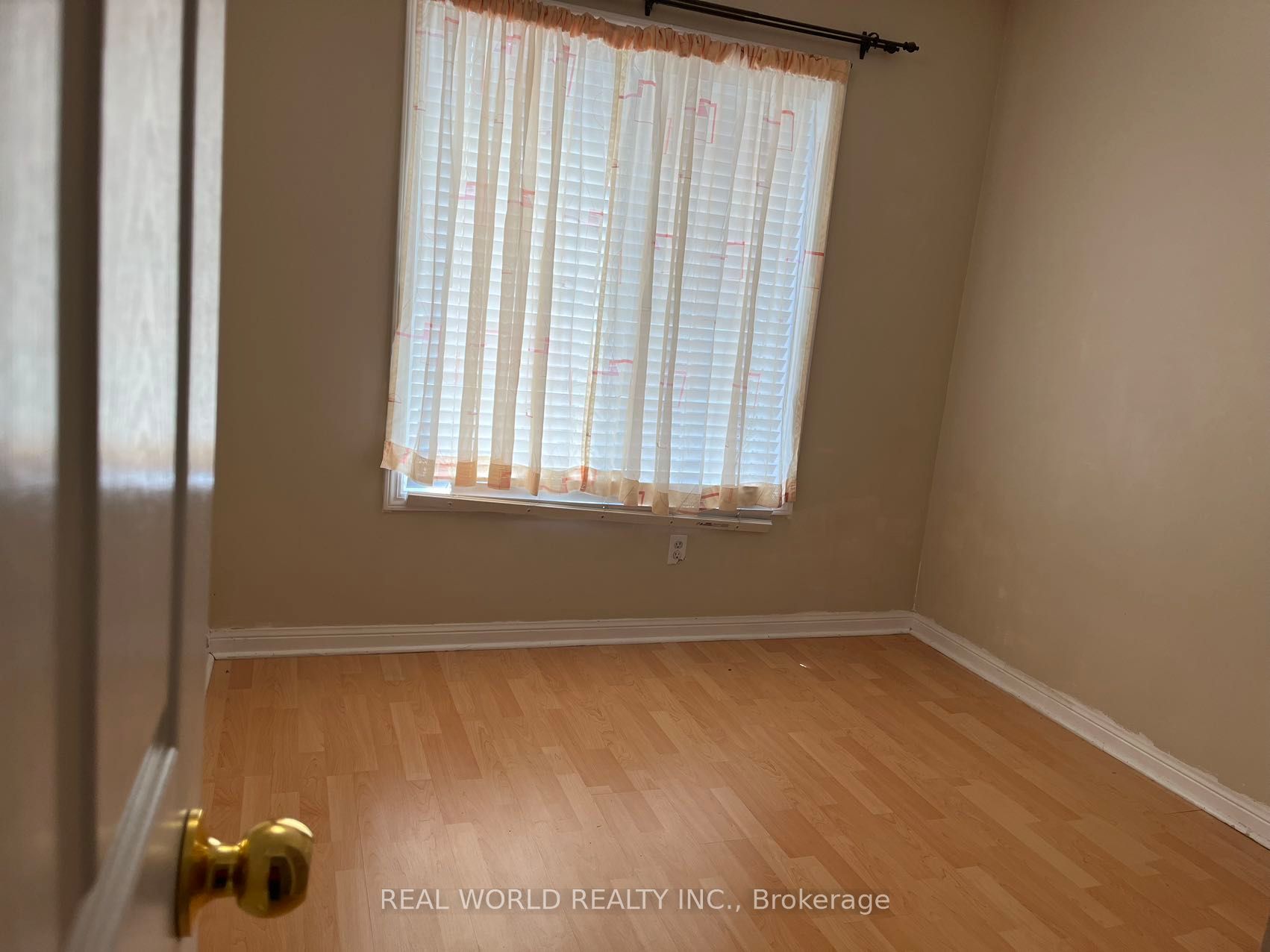 8 Cox Boulevard 13