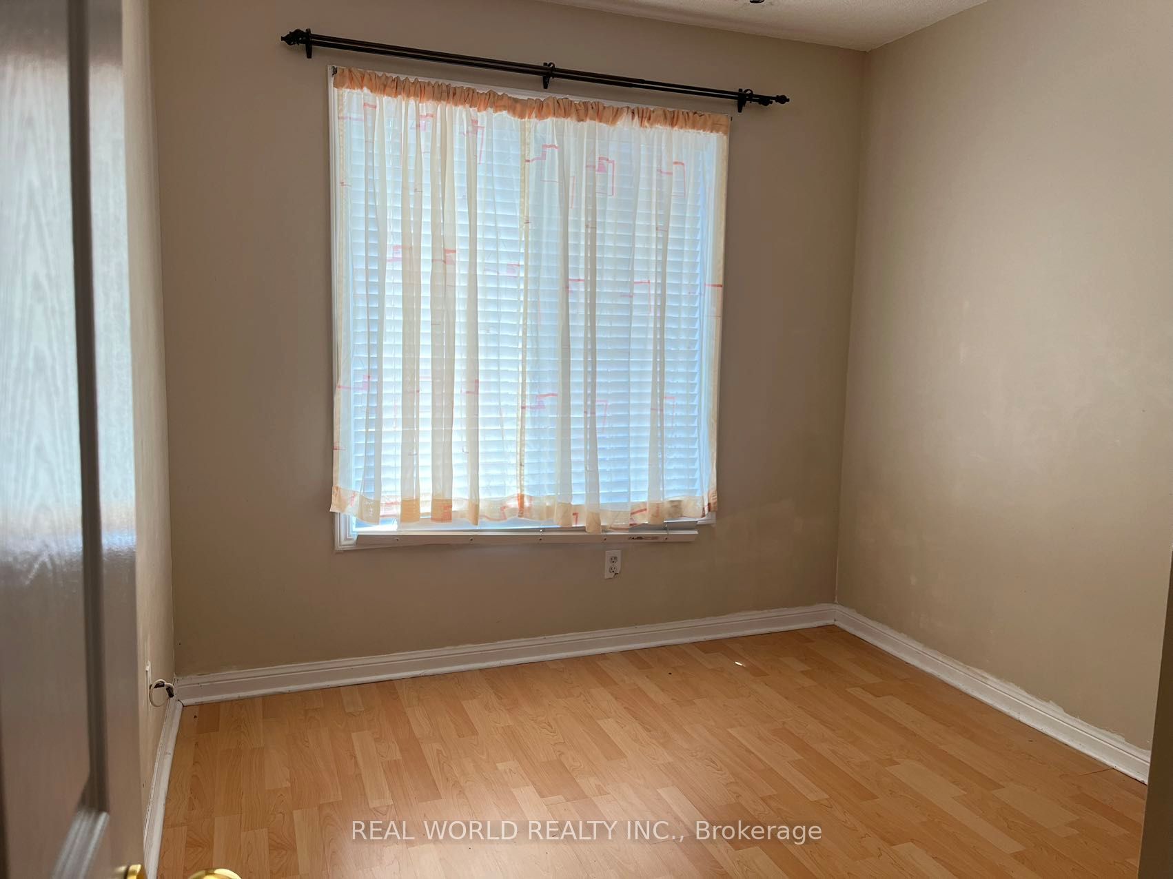 8 Cox Boulevard 13