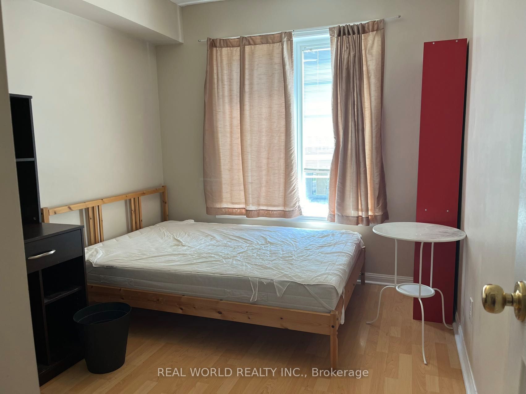8 Cox Boulevard 13
