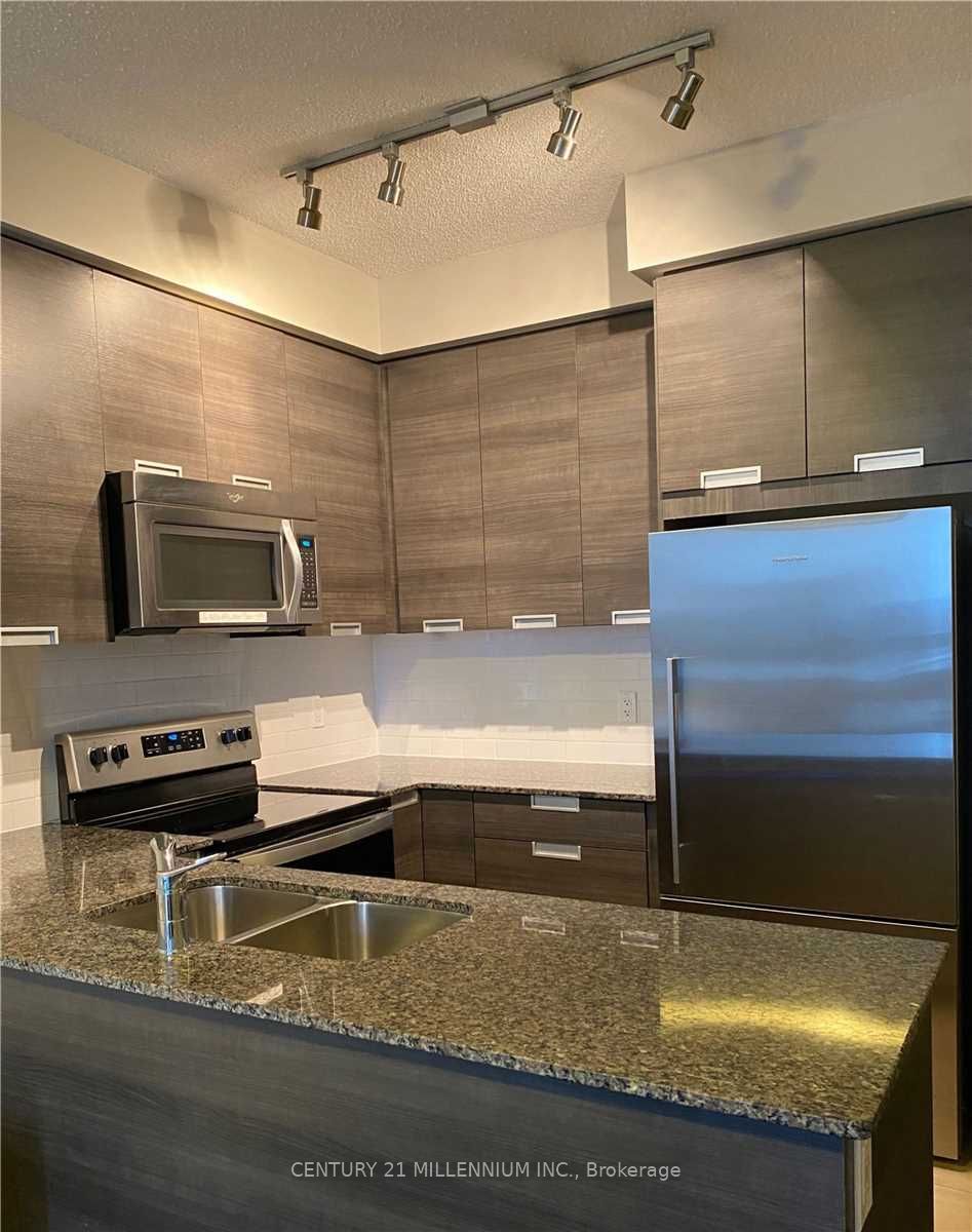 55 Eglinton Avenue W 905