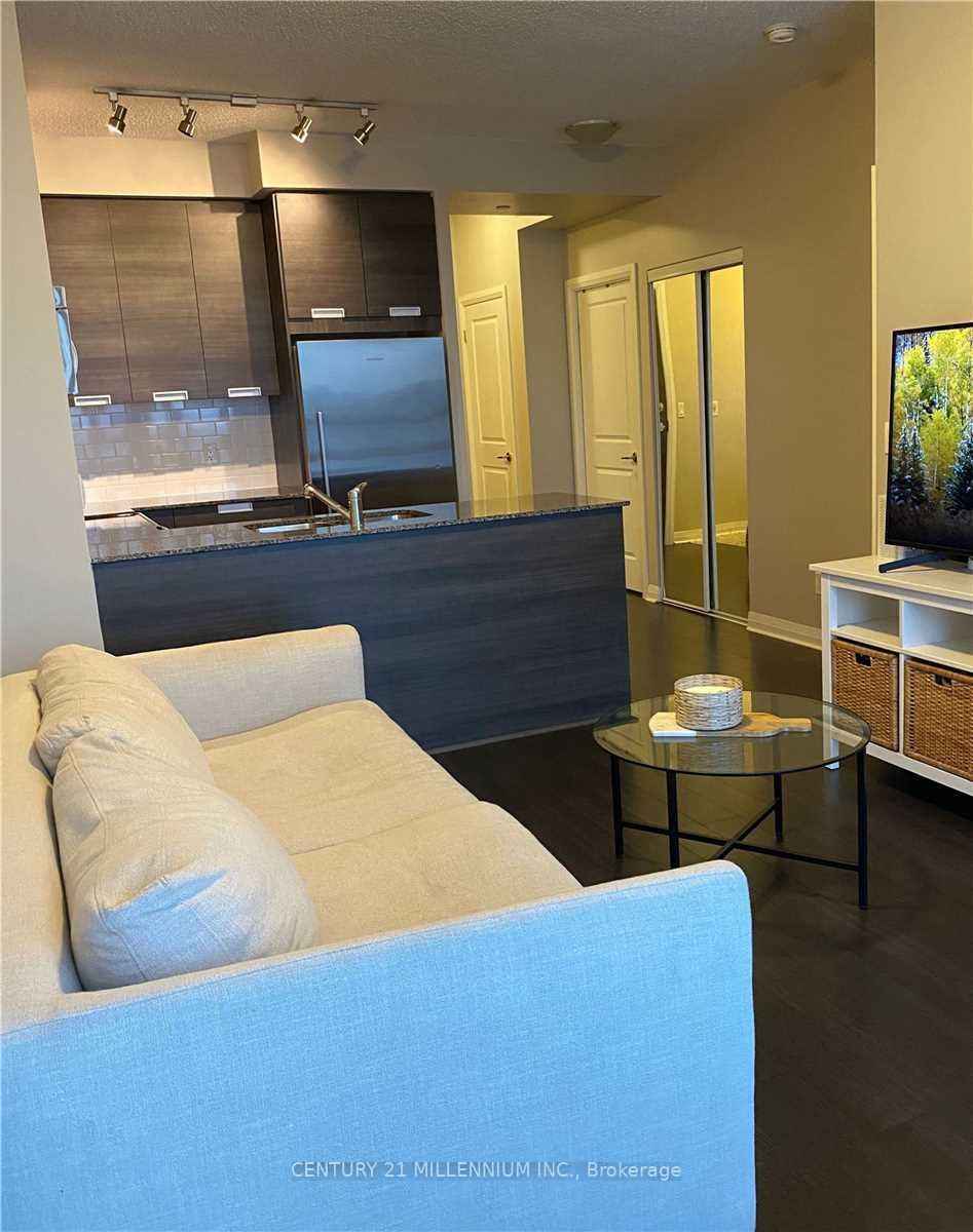 55 Eglinton Avenue W 905