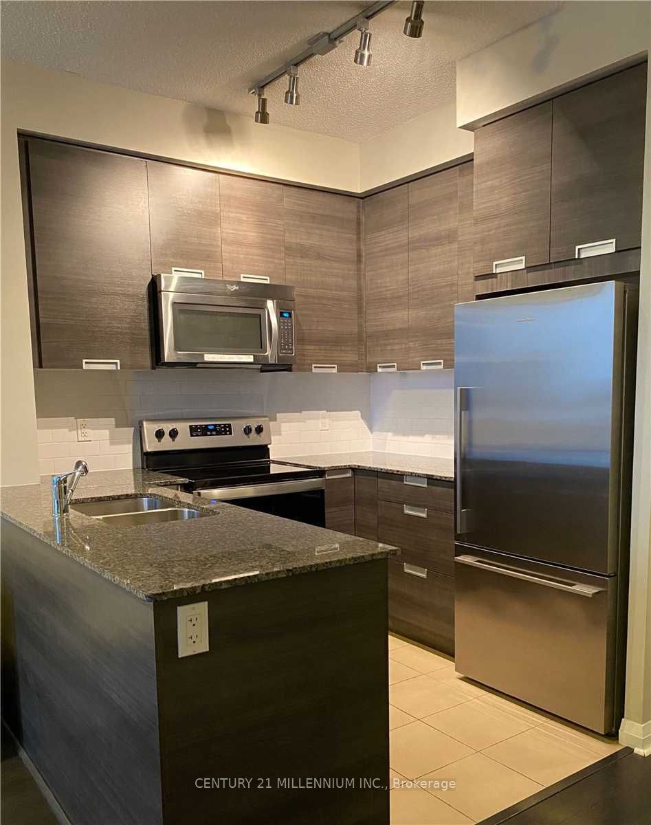 55 Eglinton Avenue W 905