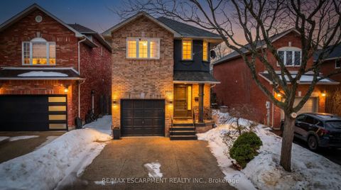 Property photo of 2062 westmount drive, oakville, ON l6m 3p2
