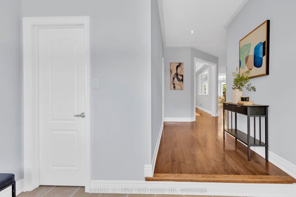 Photo of 2241 Adirondak Trail, Oakville, ON L6M 4W4 (MLS # W13720838)
