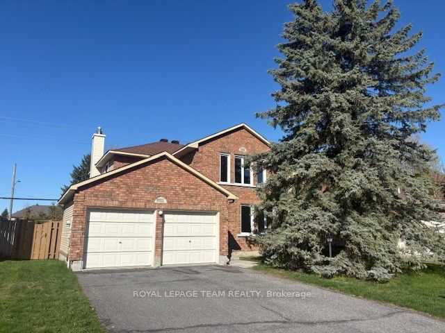 Photo 1 of 33 — 97 Huntsman Crescent, Kanata, ON K2M 1H8