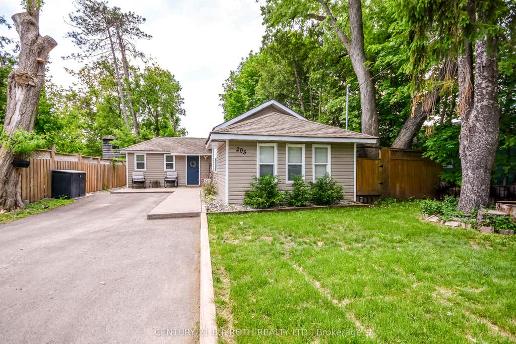 Photo of 203 Southview Road, Barrie, ON L4N 3X6 (MLS # S13233464)