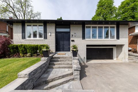 7 Welbrooke Place Toronto ON M9B 5A3
