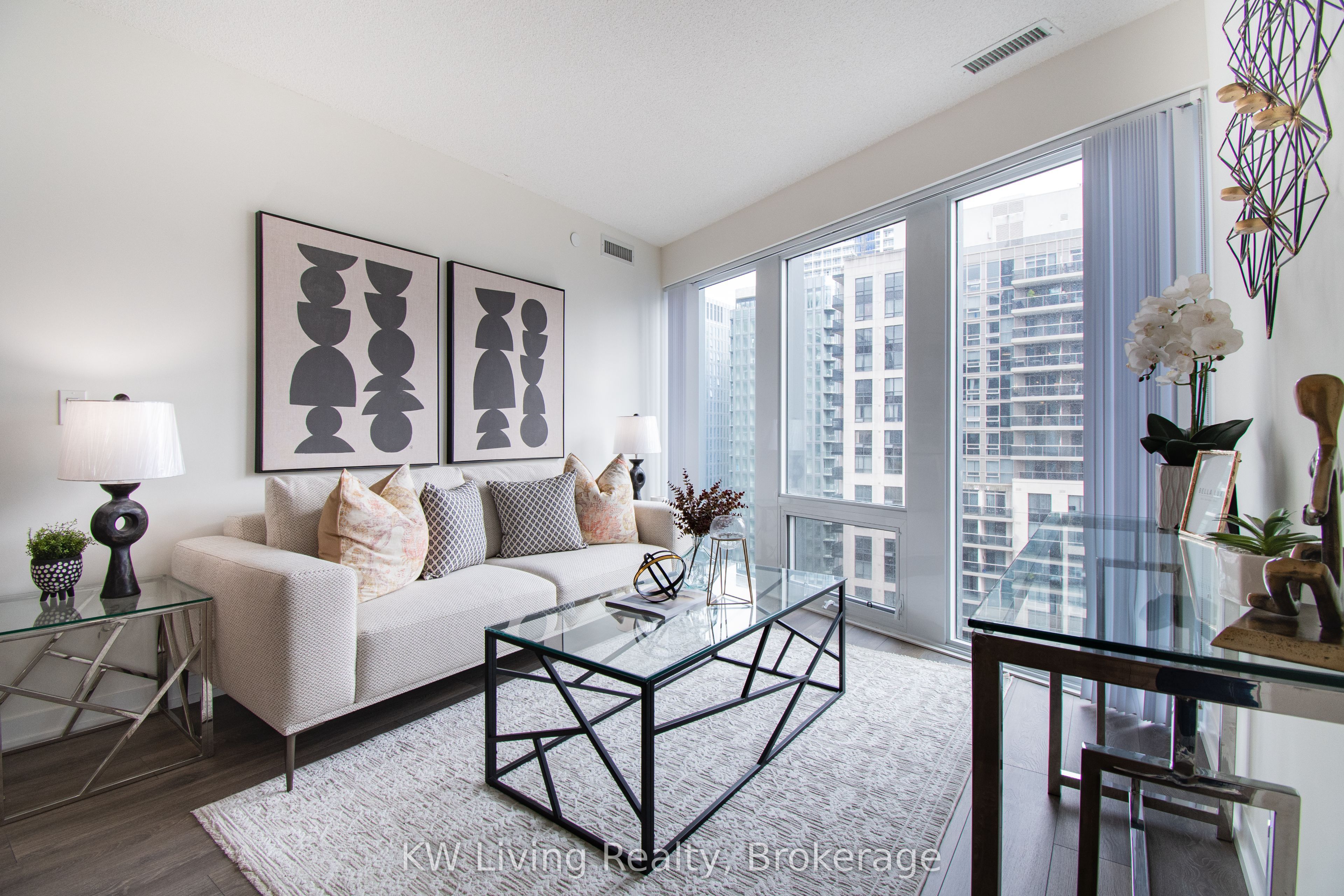60 Shuter Street 2506