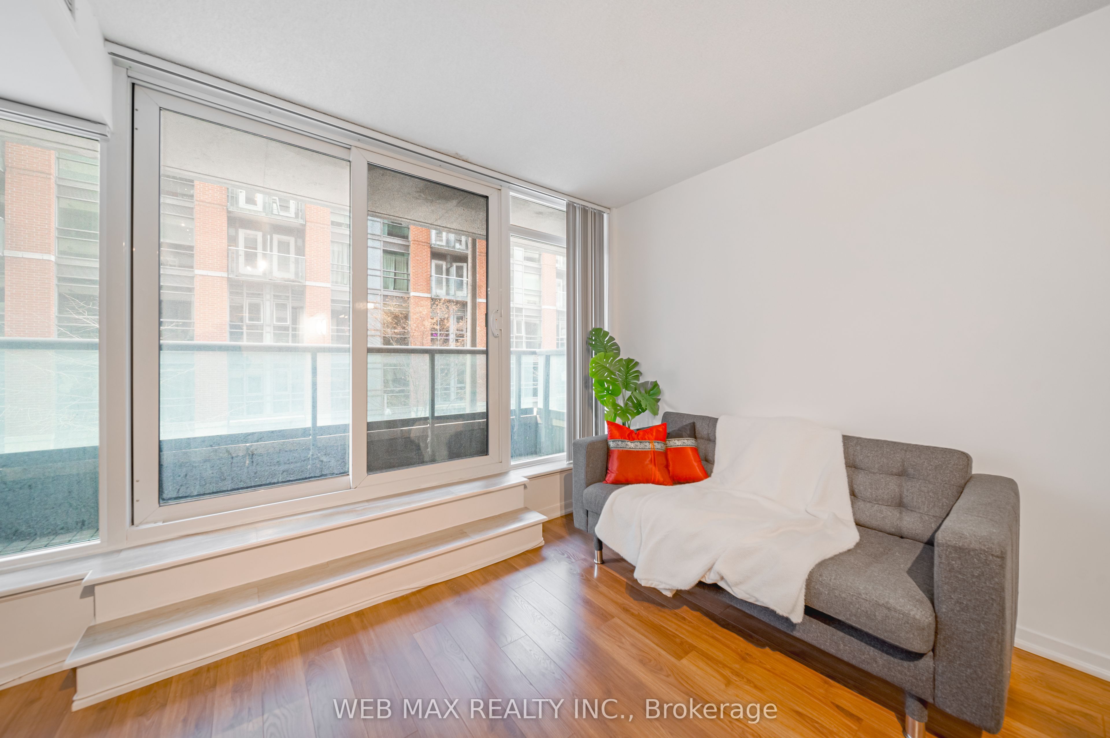 36 Lisgar Street W 205