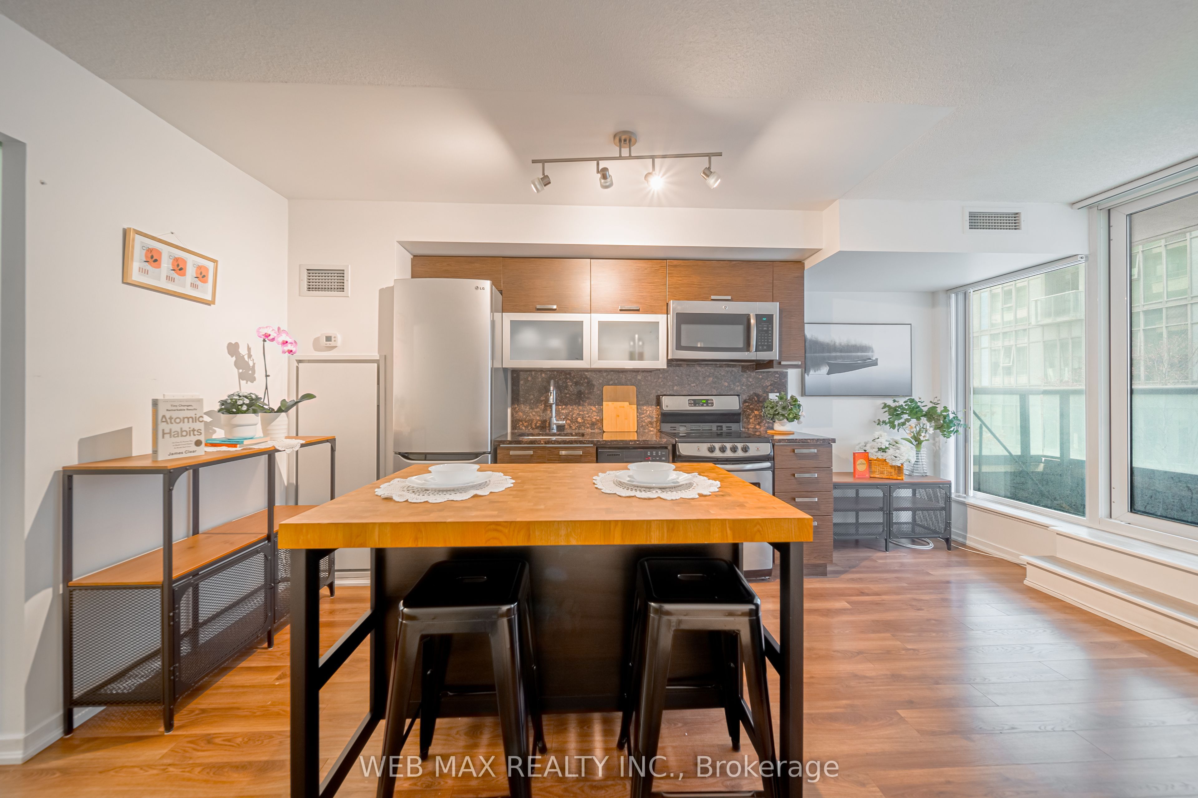36 Lisgar Street W 205