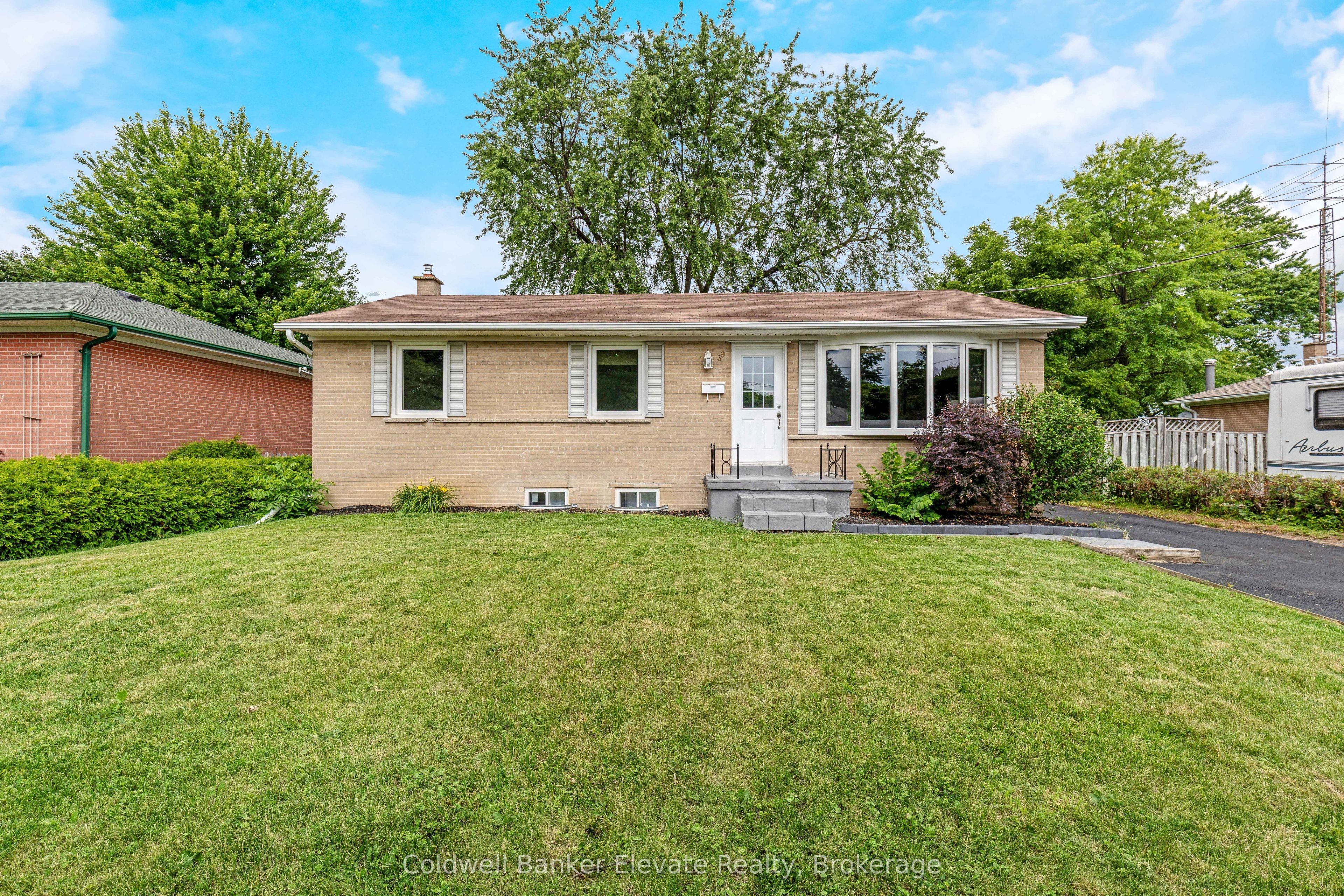 39 McGilvray Crescent