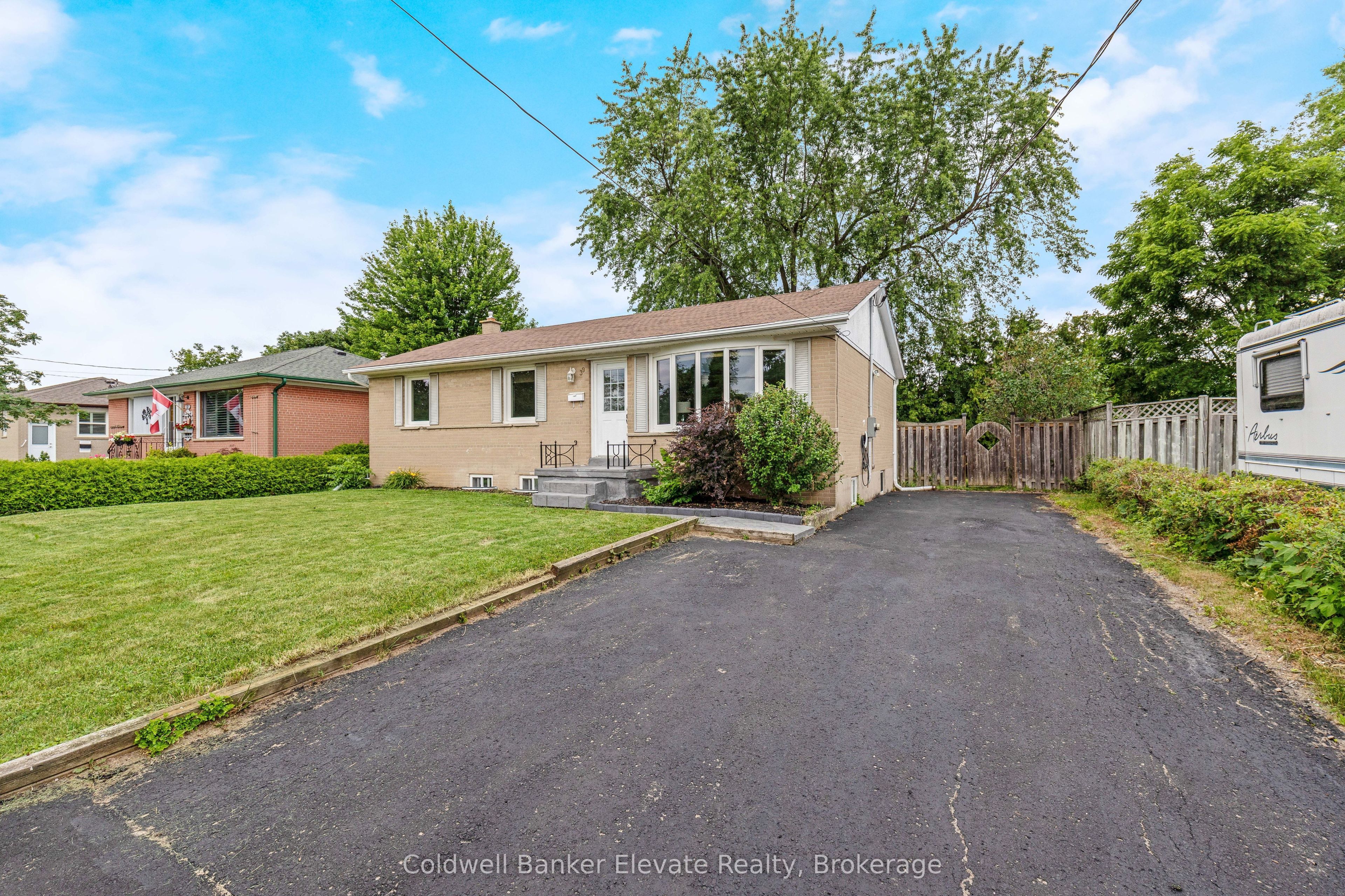39 McGilvray Crescent