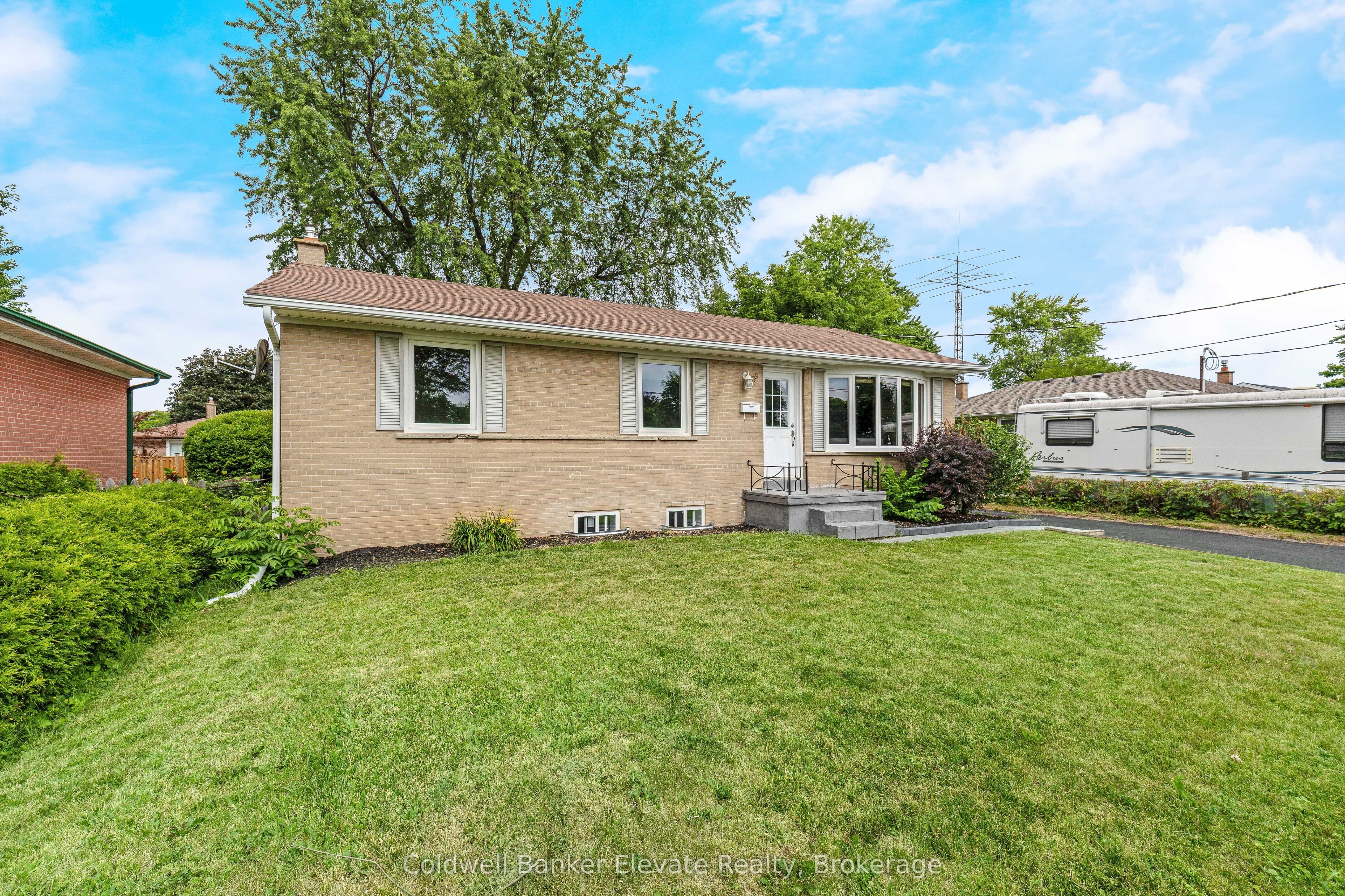 39 McGilvray Crescent