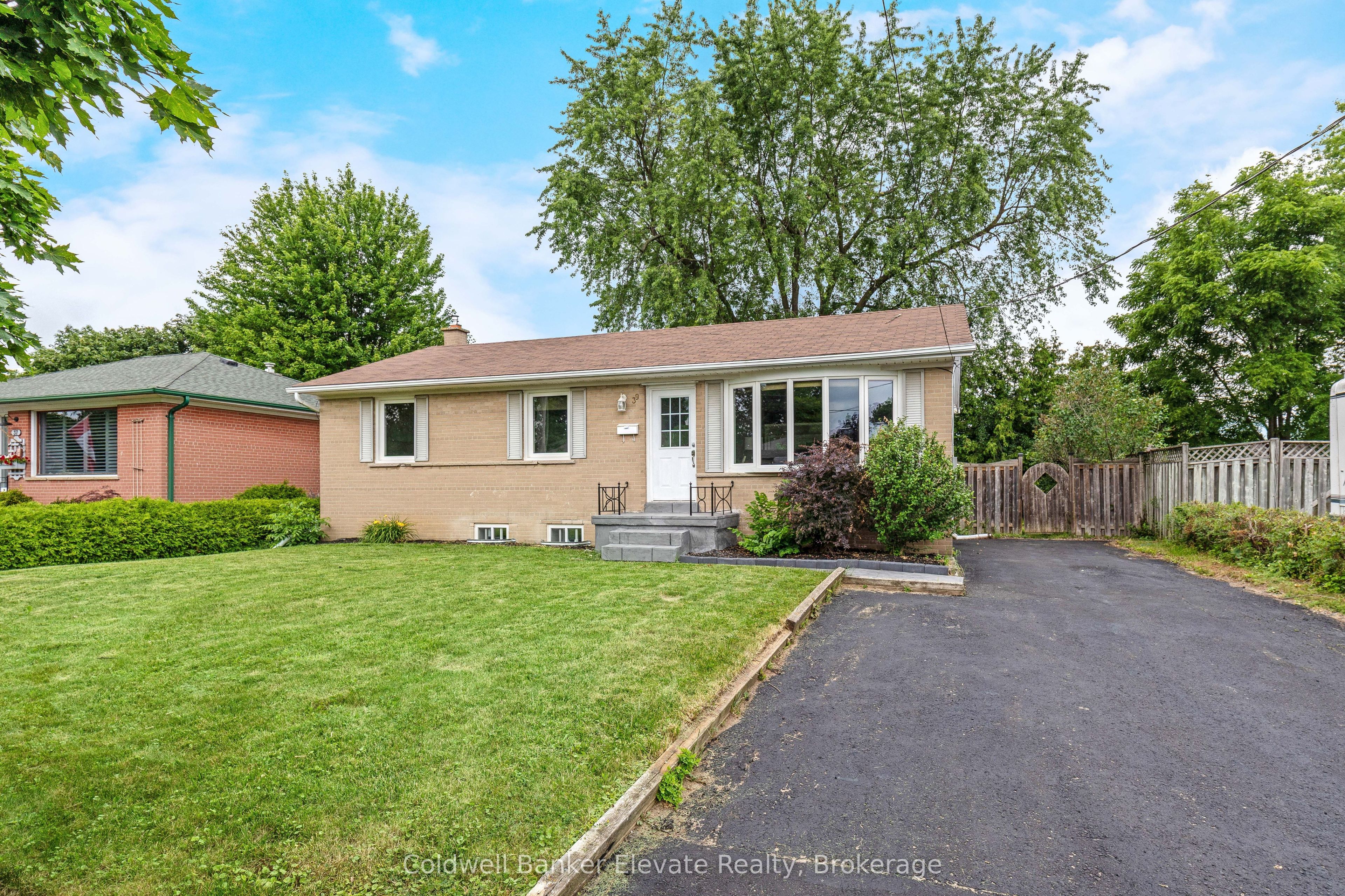 39 McGilvray Crescent