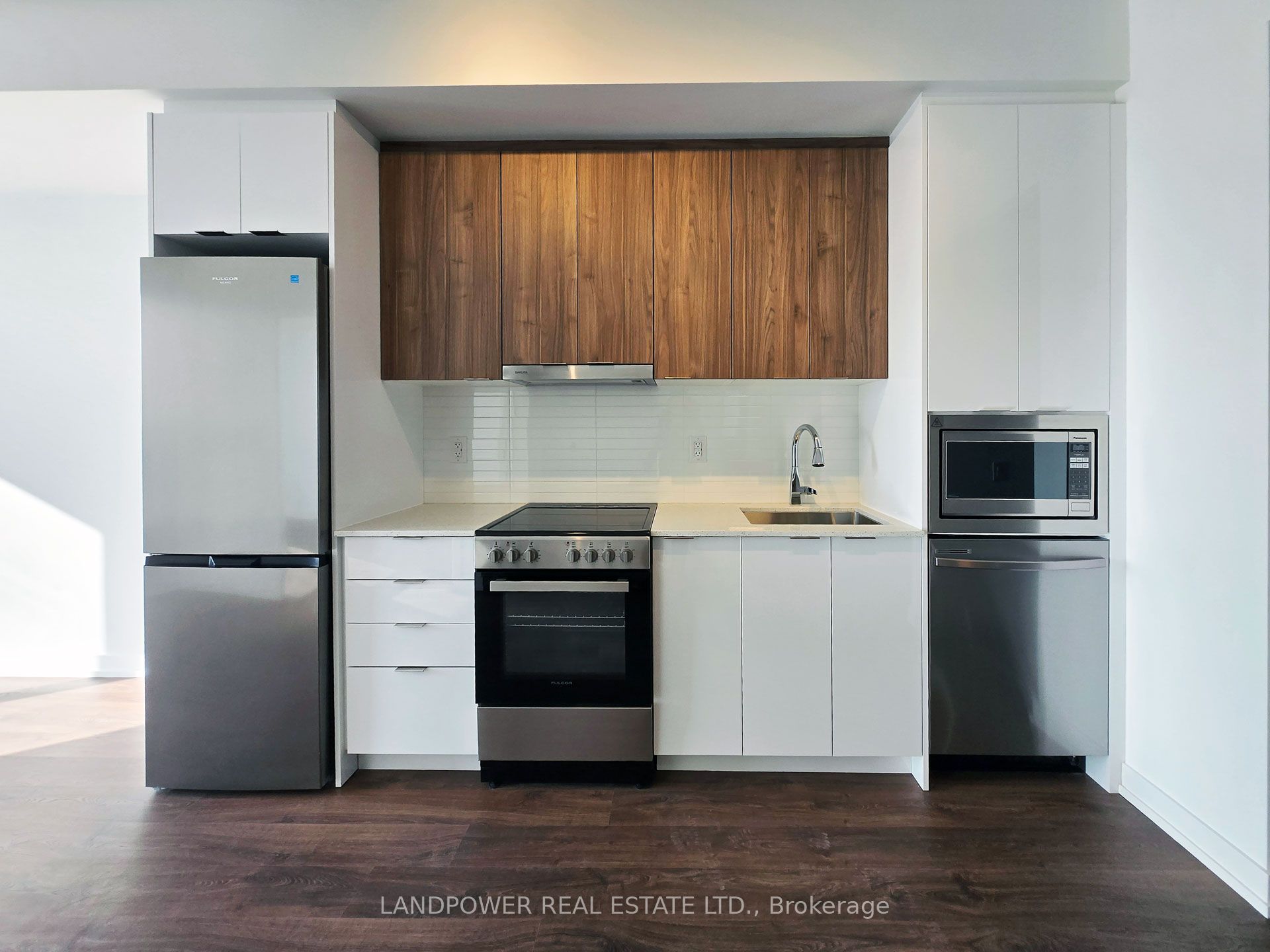 9763 Markham Road 1607