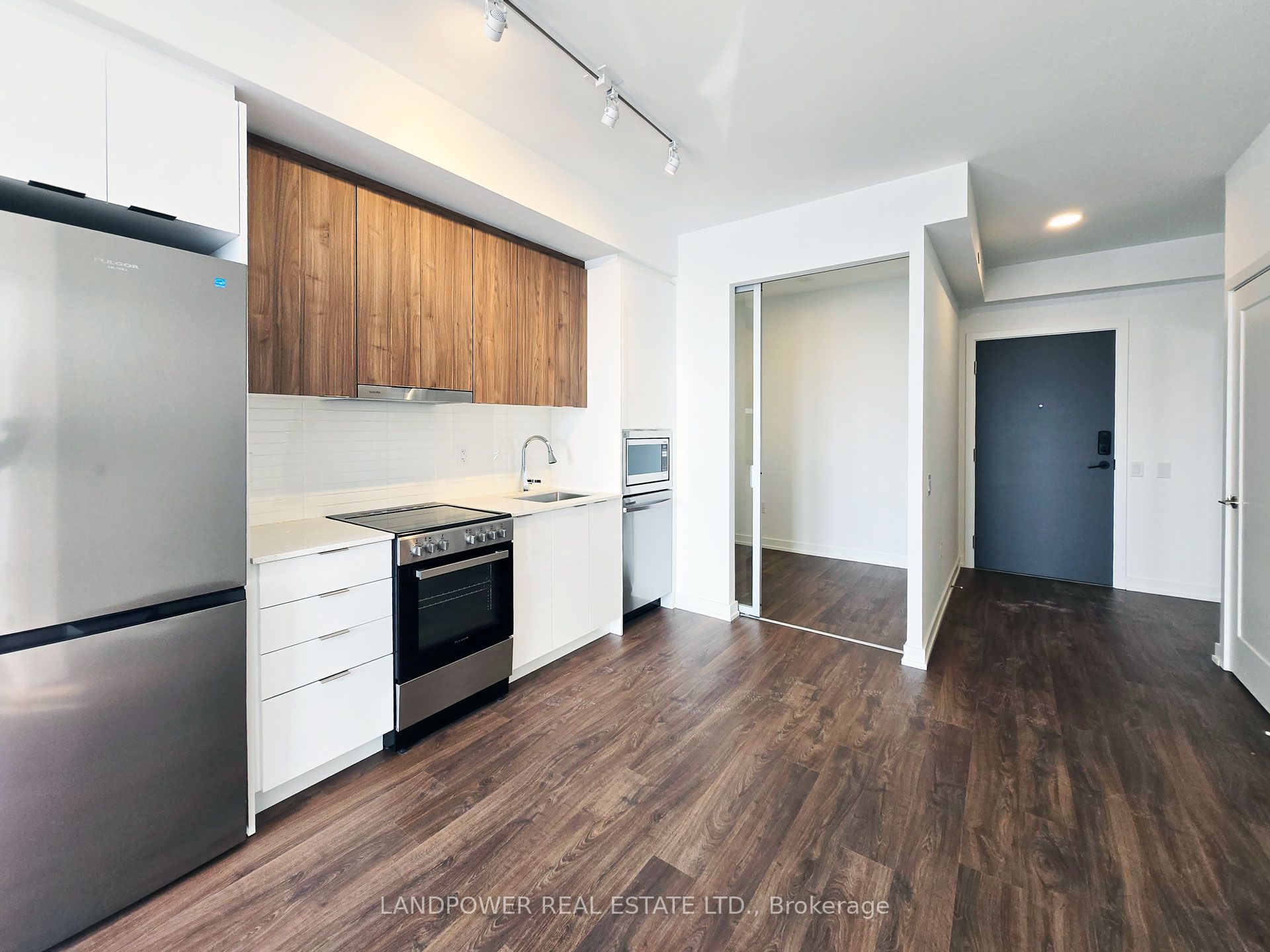 9763 Markham Road 1607