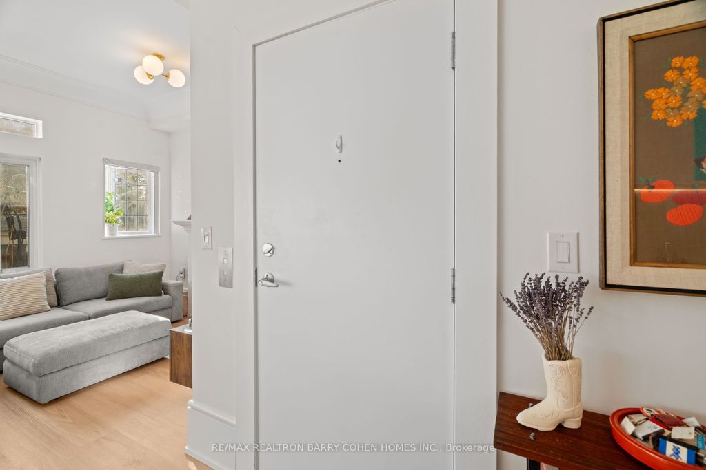 Photo of 336 Davenport Road #201, Toronto, ON M5R 1K6 (MLS # C12598432)