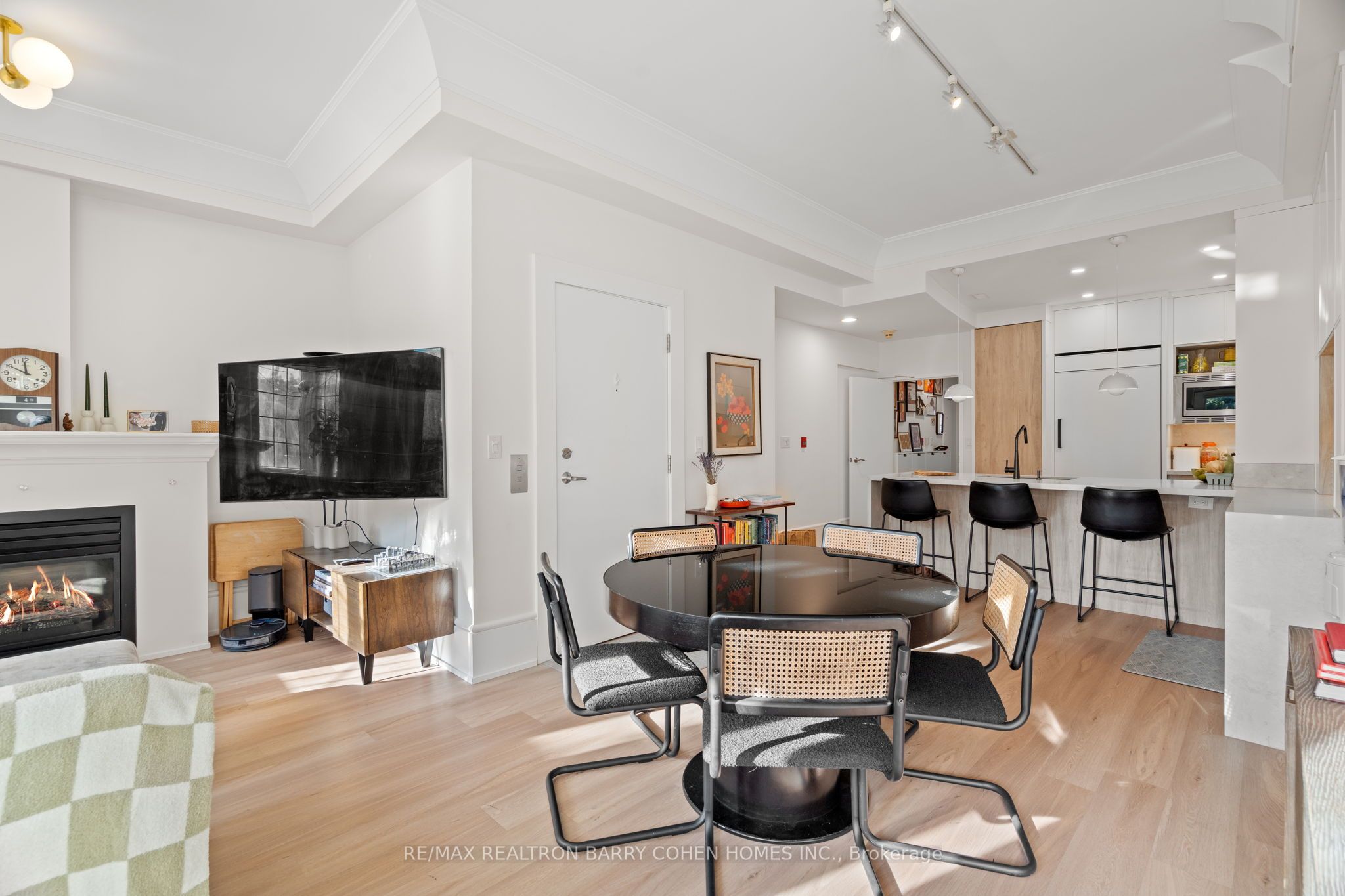 336 Davenport Road 201