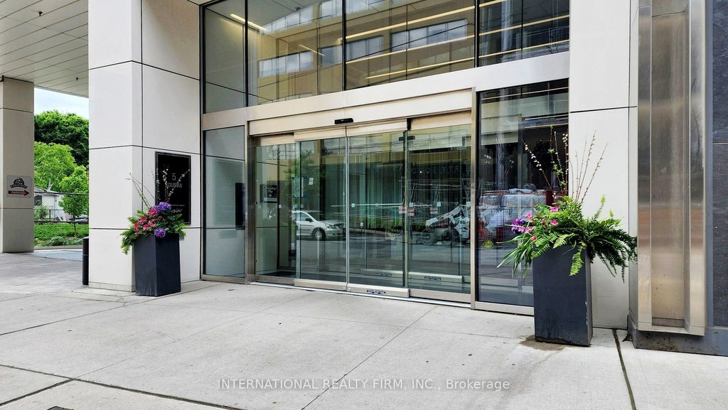 Photo of Toronto, ON M4S 1B0 (MLS # C14105248)