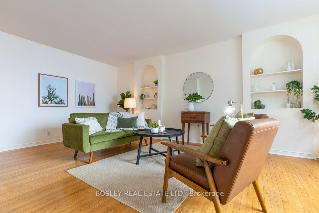 Photo of 2693 Lakeshore Boulevard W #1, Toronto, ON M8V 1G6 (MLS # W13875626)