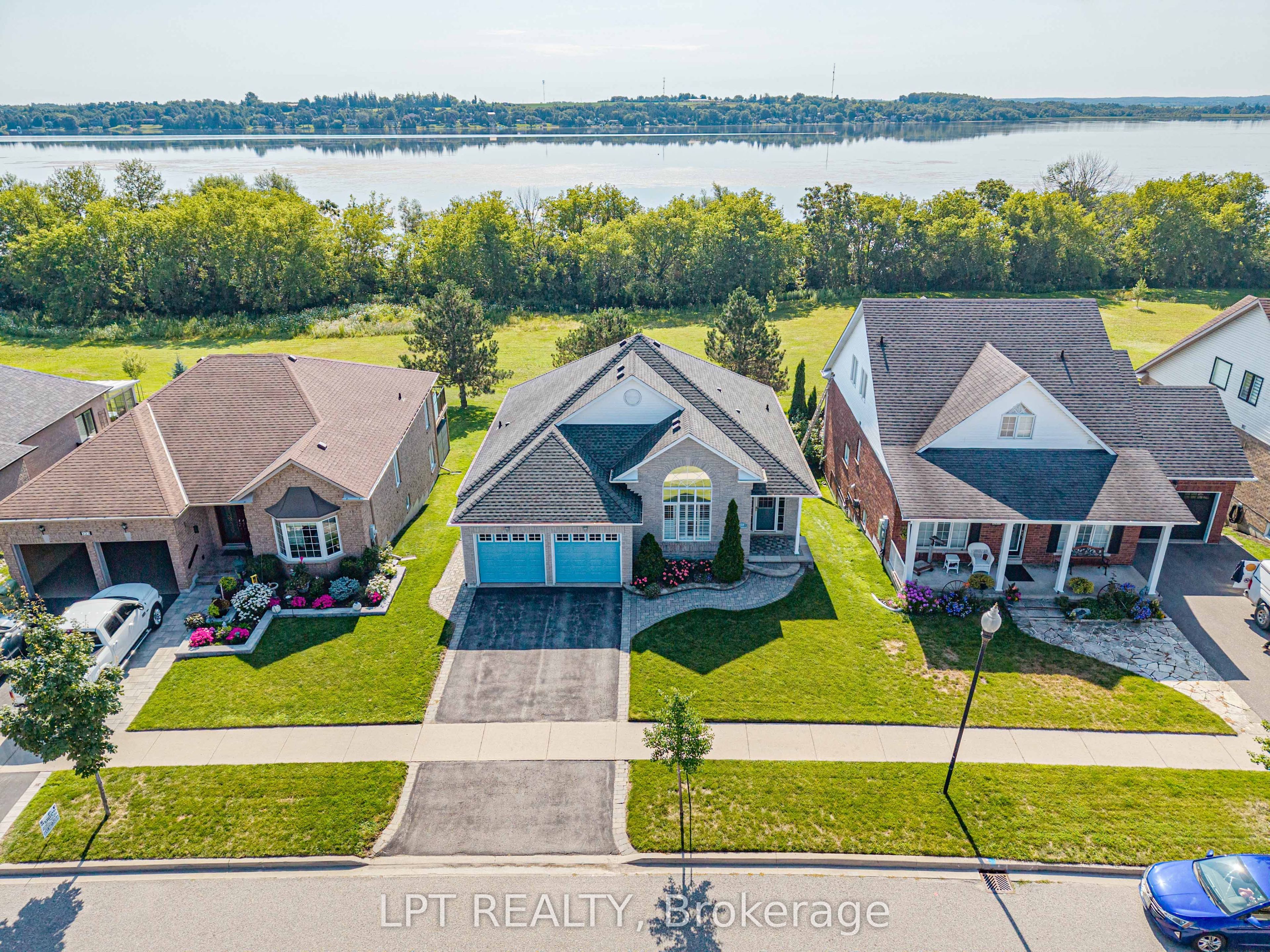 219 Waterbury Crescent