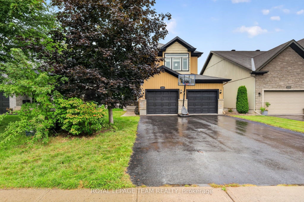 Photo of 1034 Docteur Corbeil Boulevard, Clarence-Rockland, ON K4K 1J6 (MLS # X13767960)