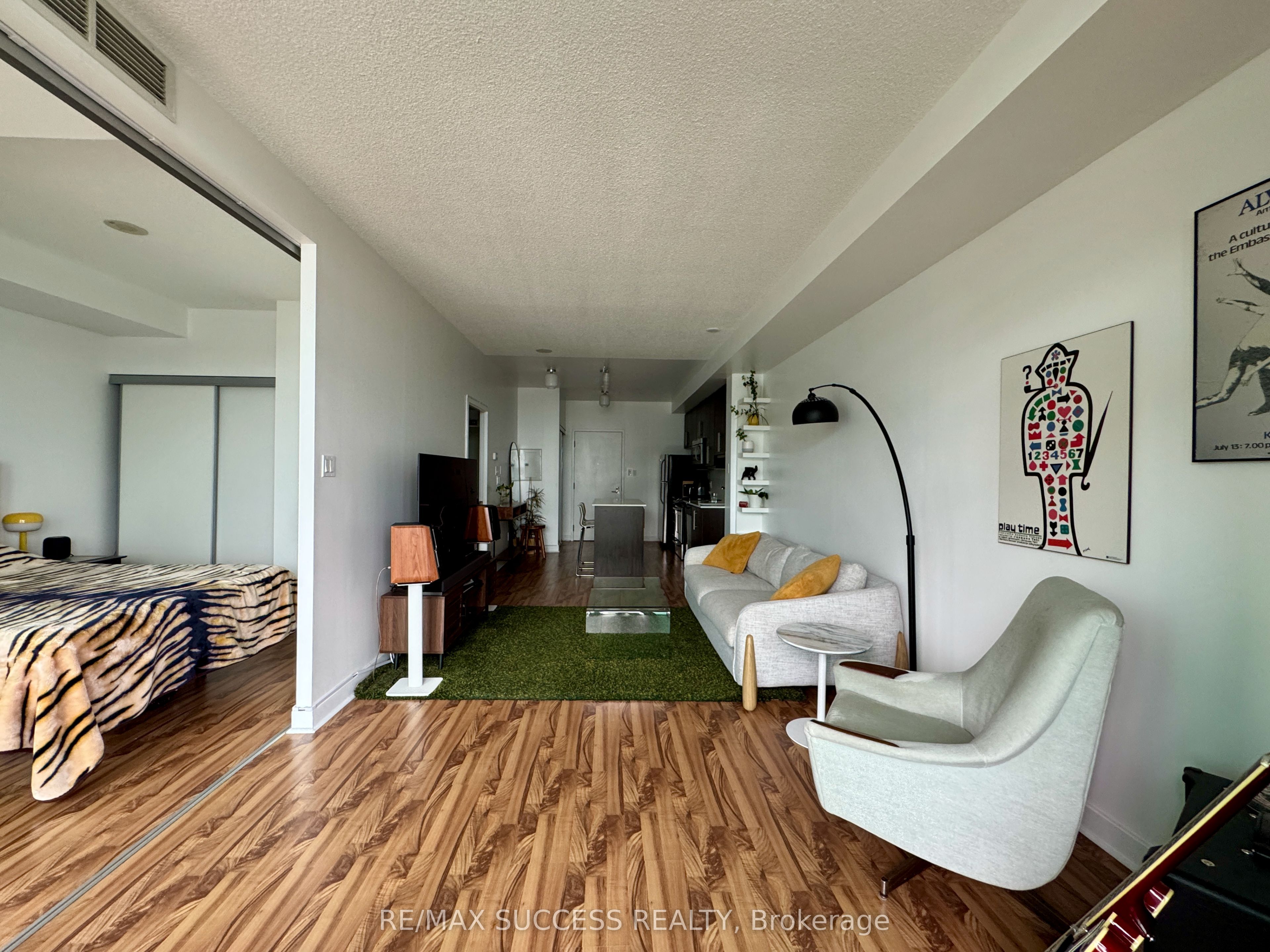 1171 Queen Street W 1605