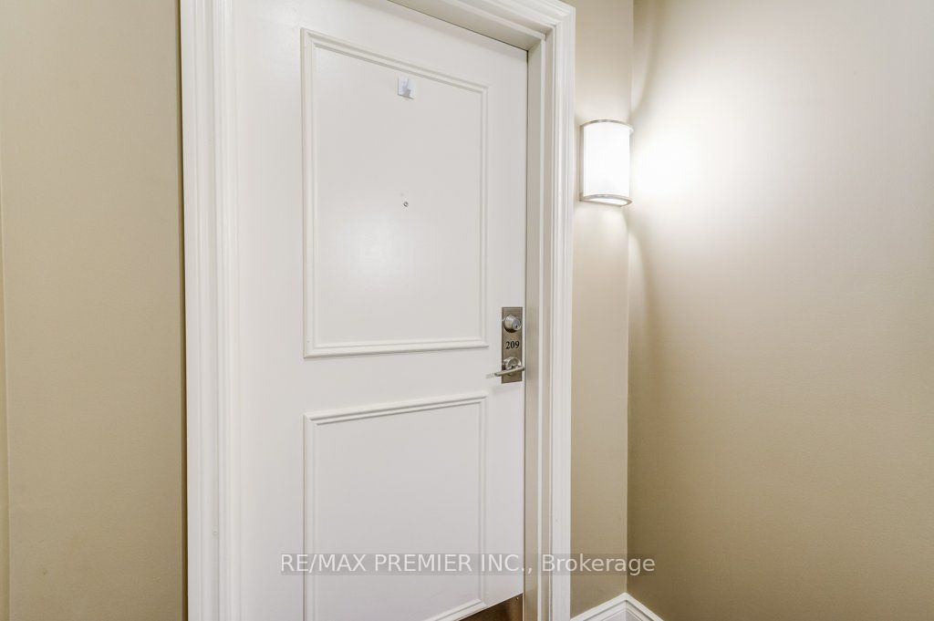 10211 Keele Street 209