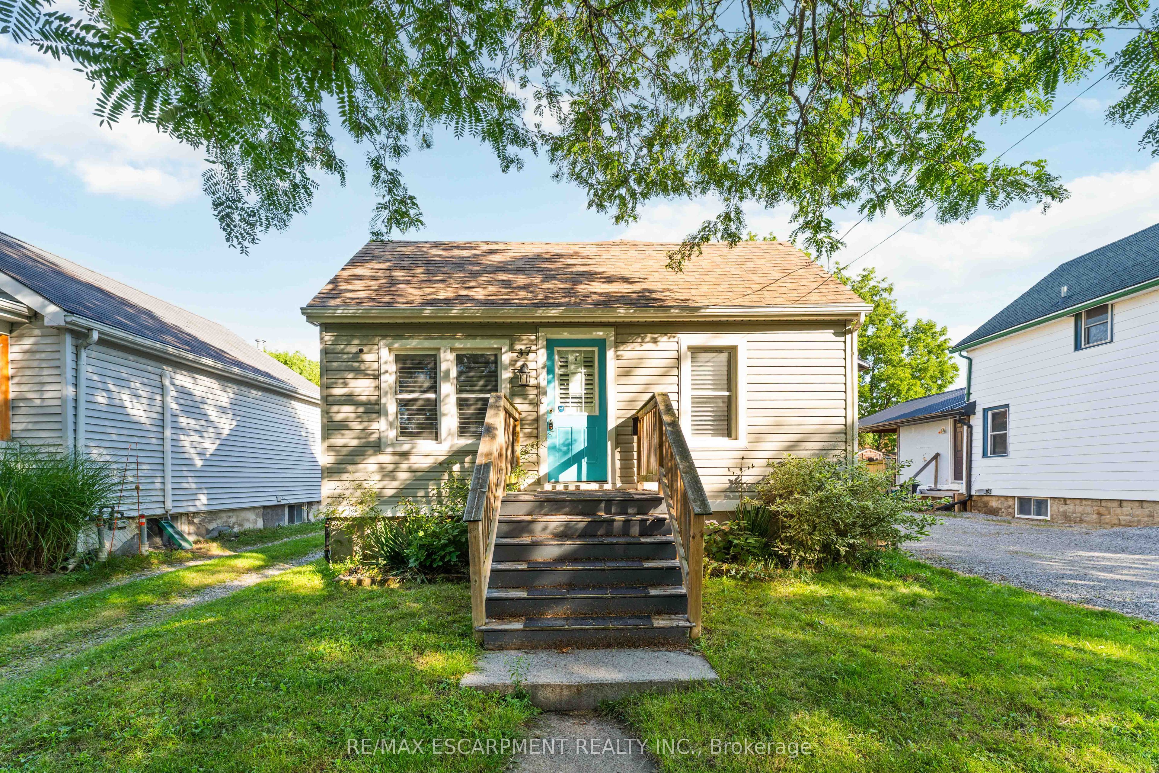 37 Maplecrest Avenue