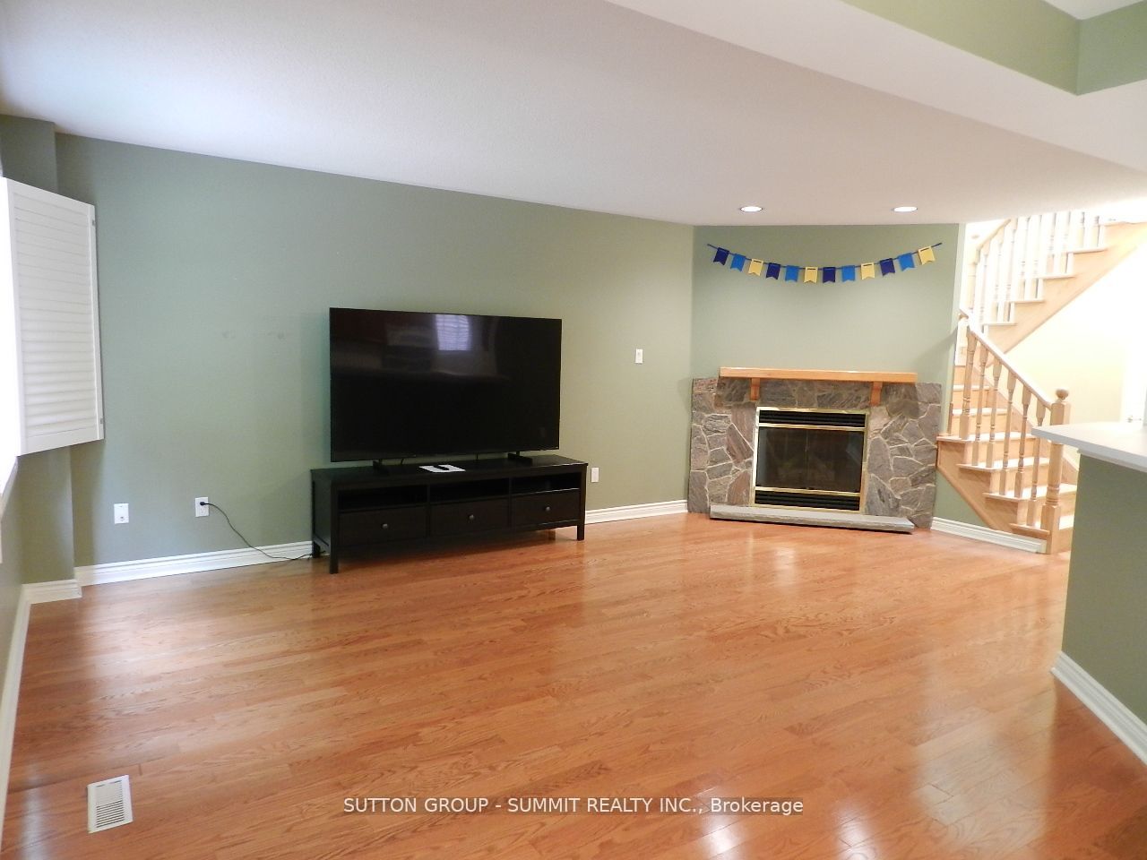 5490 GLEN ERIN Drive 16