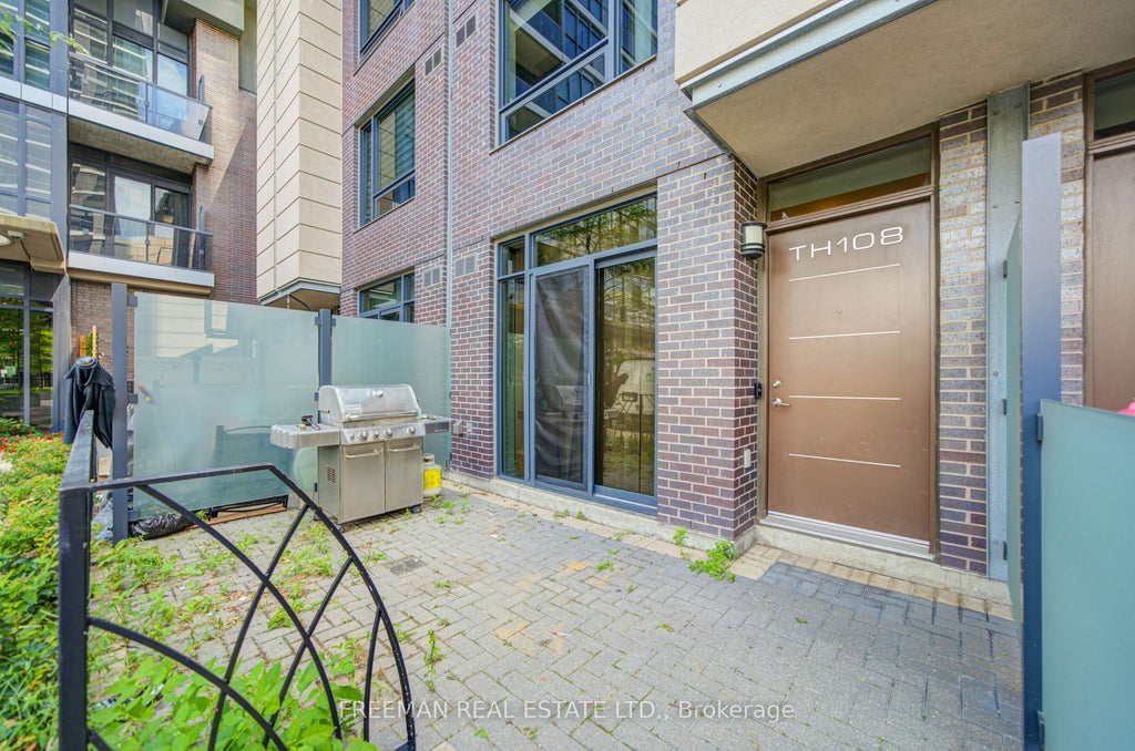 Photo of 5 Valhalla Inn Road #TH108, Toronto, ON M9B 0B1 (MLS # W13829616)