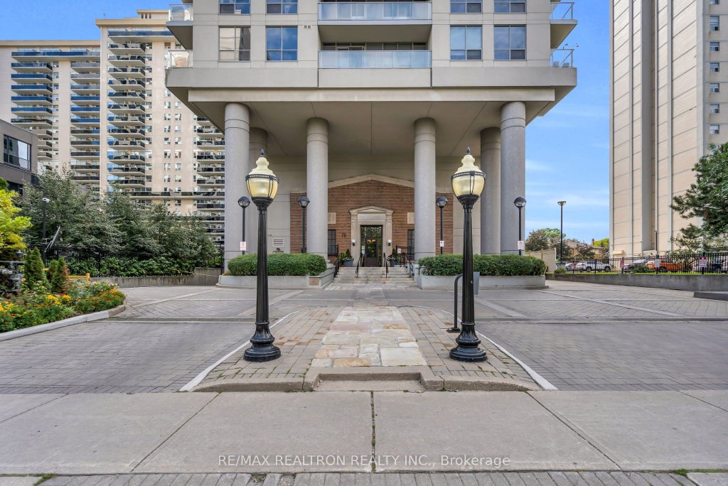 Photo of 70 High Park Avenue #1210, Toronto, ON M6P 1A1 (MLS # W13773992)