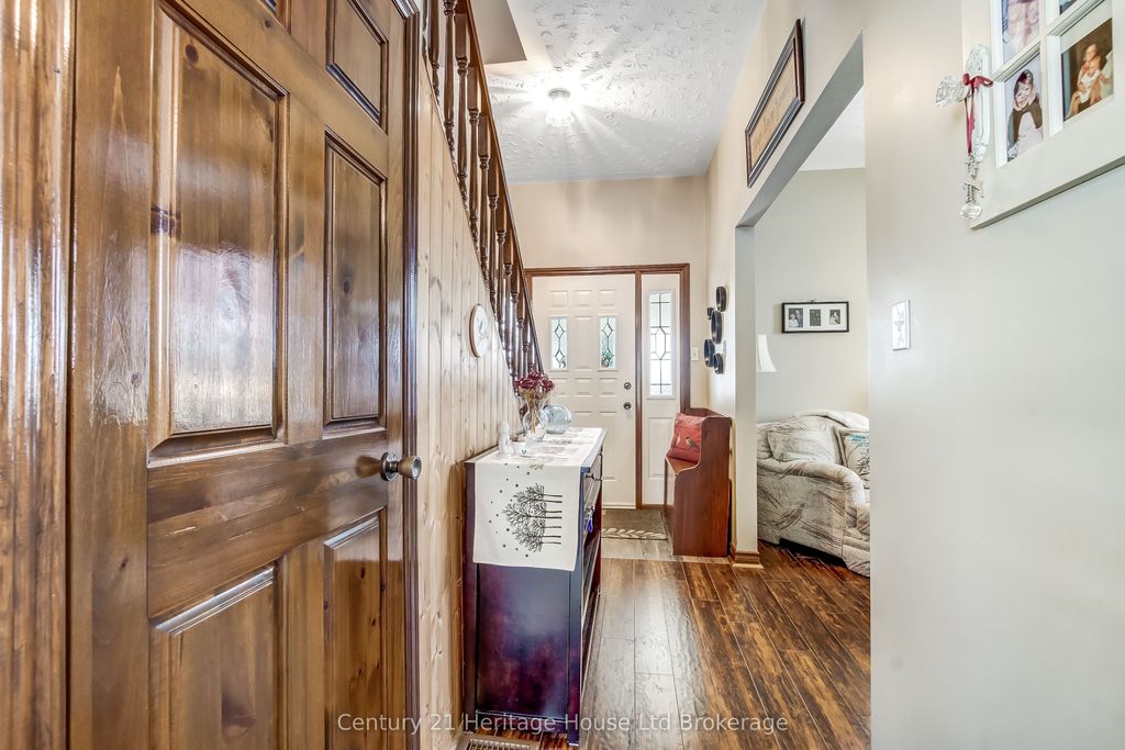 Photo of 84 East Park Drive, Woodstock, ON N4S 3N2 (MLS # X13155858)