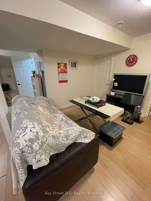 1 Yukon Drive BSMT Richmond Hill ON L4B 4E9